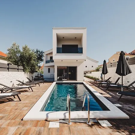 Ferienhaus Mit Privatpool Fur 8 Personen Ca 160 Qm In Vodice, Dalmatien Norddalmatien * Vodice